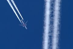 Crossing of the Contrails