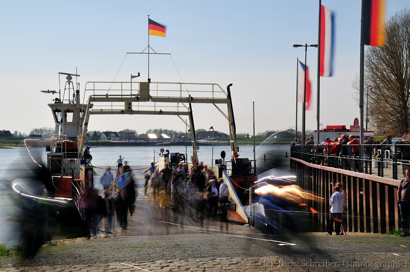 Crossing river Elbe with ferry Zollenspieker - Hoopte in Hamburg, Germany (3)