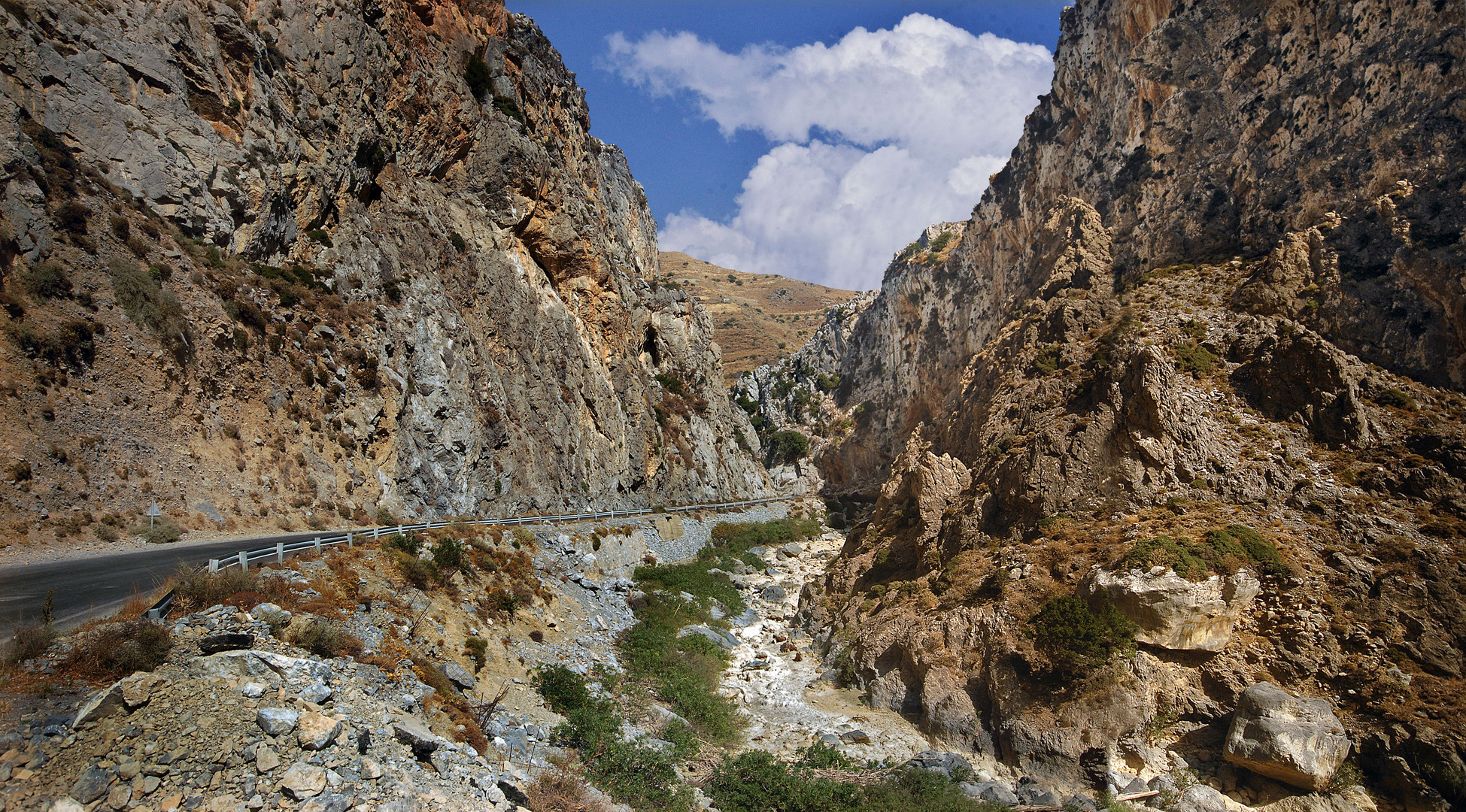 Crossing the canyon  2