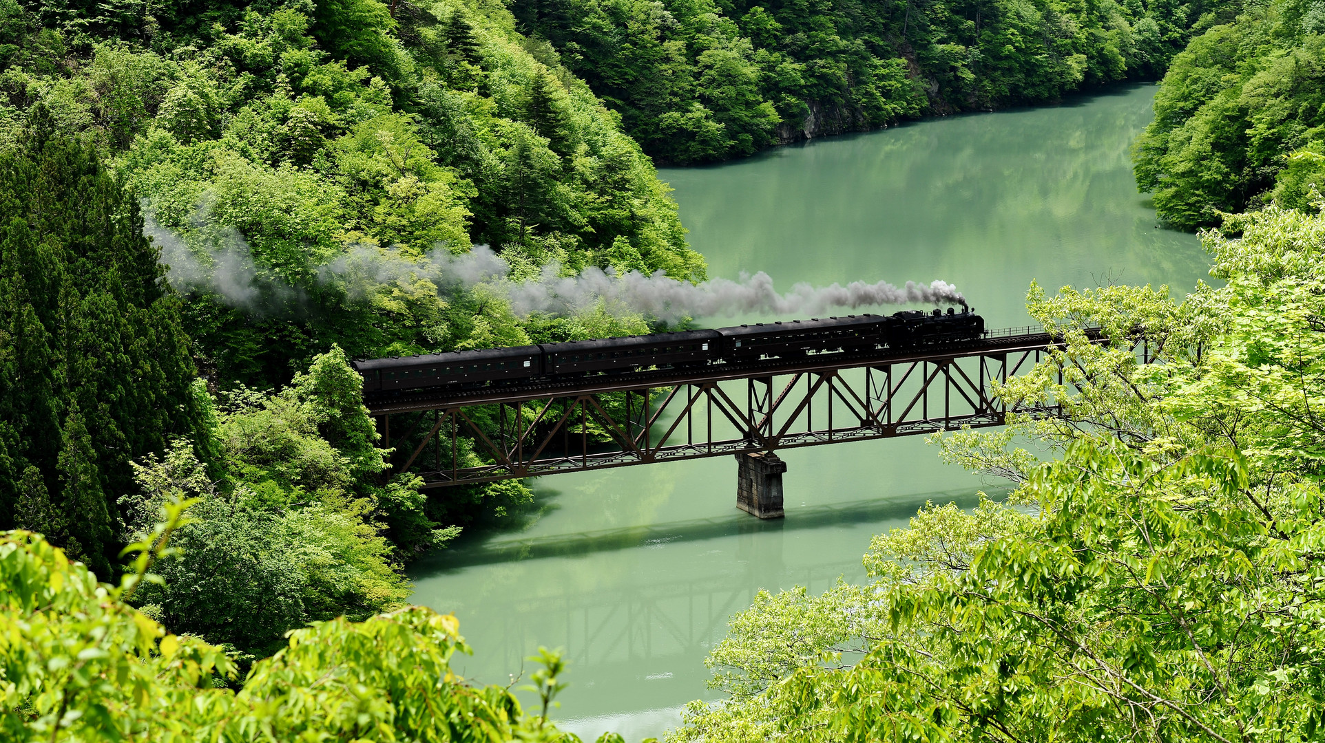 Crossing the Green River