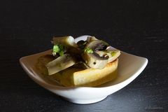 "Crostini con insalata di funghi"...