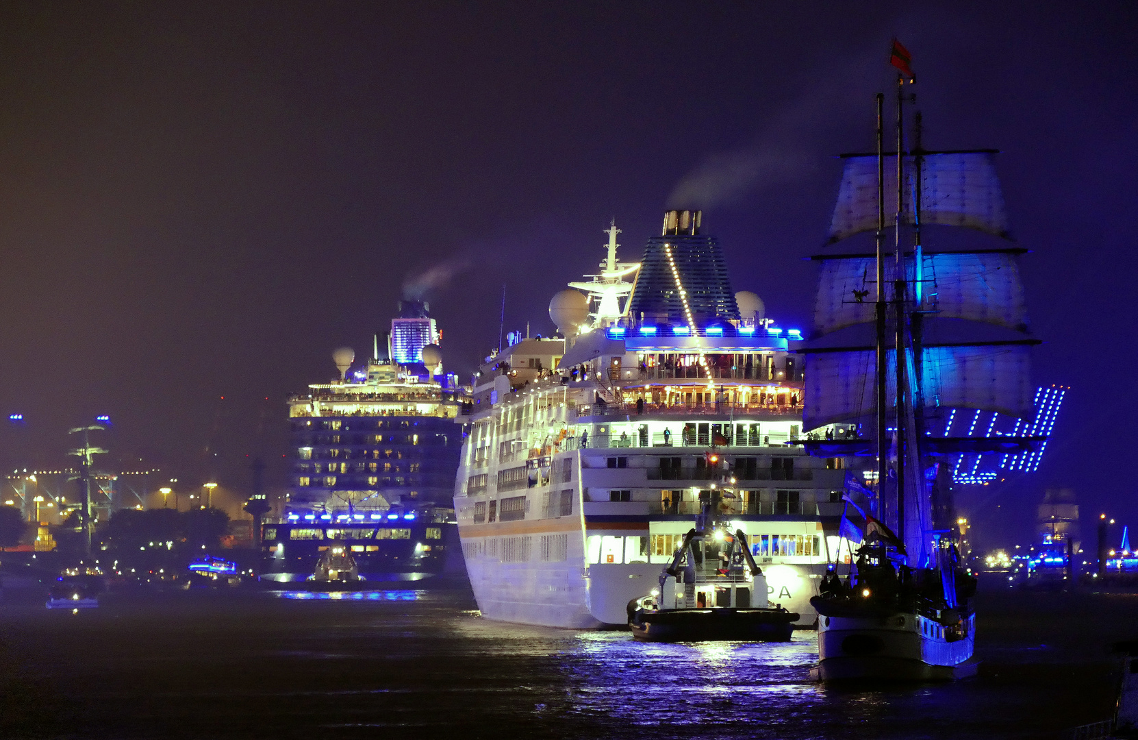 Cruise Days 2015 - Auslaufen der Schiffe