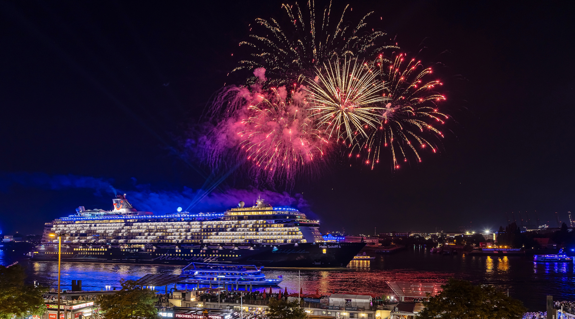 Cruise Days Hamburg - das Feuerwerk 