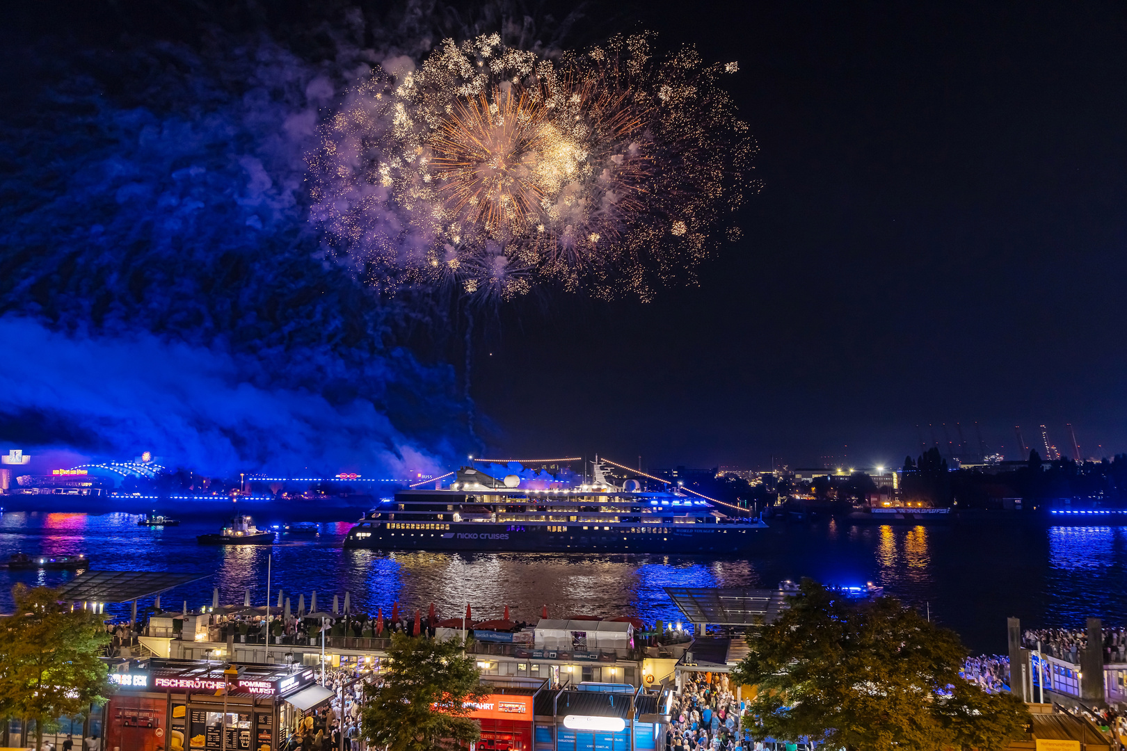 Cruise Days Hamburg - Feuerwerk 4