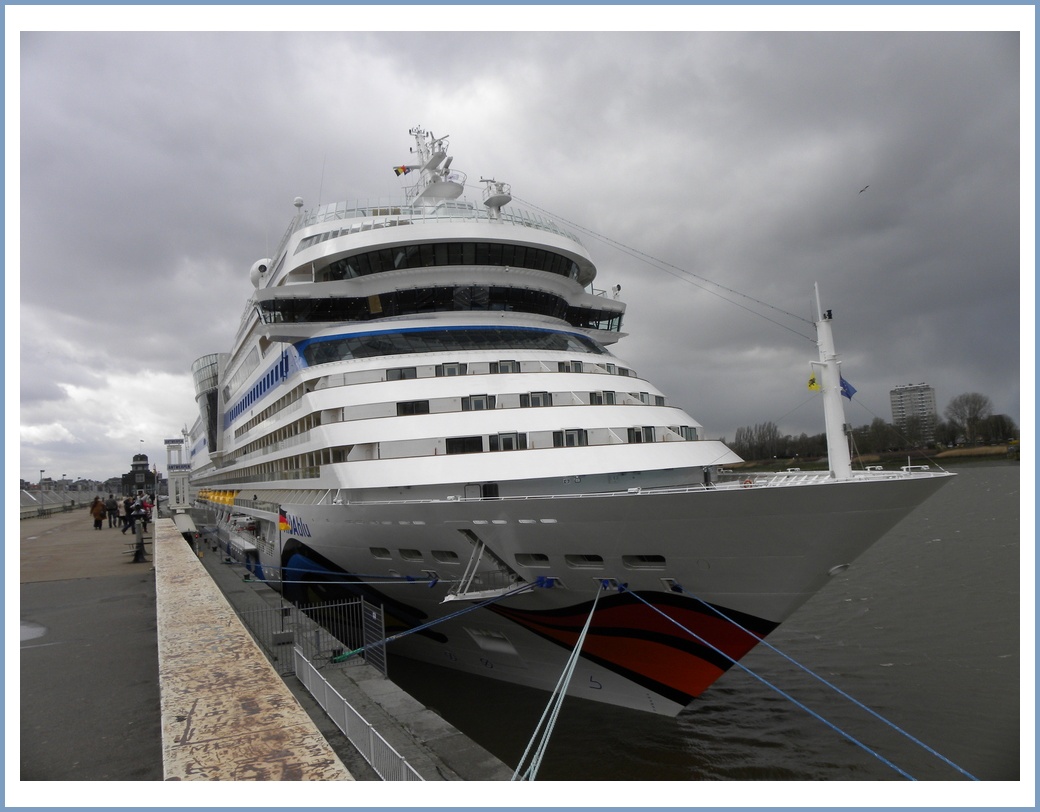 Cruise ship AIDA blu in Antwerp, March 31, 2010