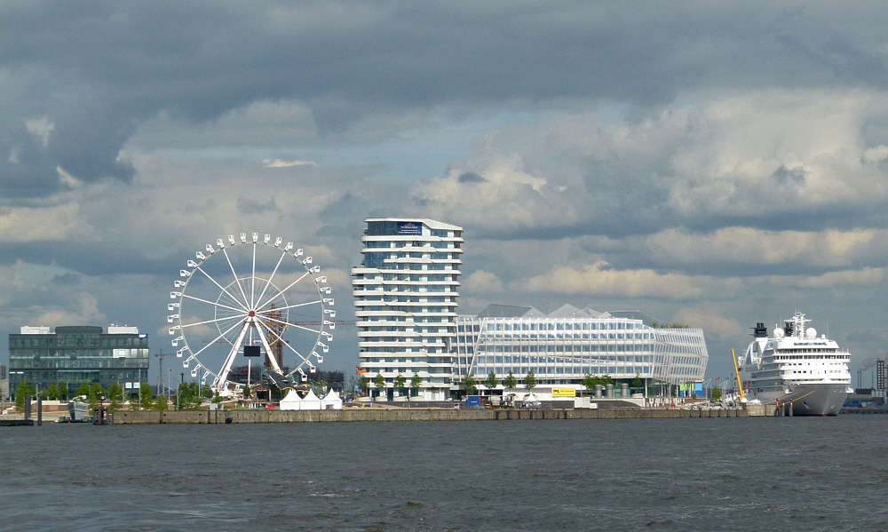 Cruise-Terminal mit Riesenrad