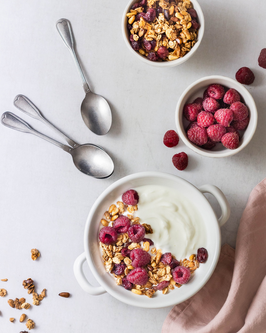 Crunchy Granola mit Himbeeren