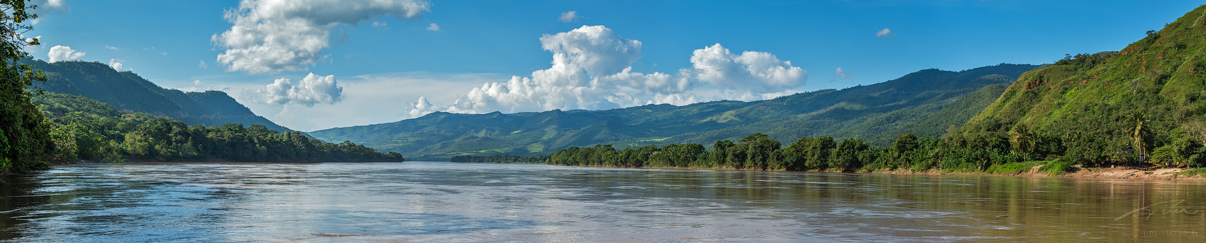 Cruzando el Río Huallaga