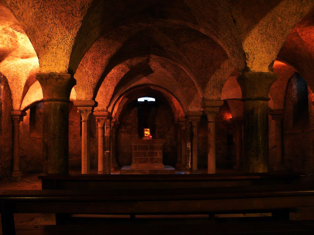 Crypt at Vézelaqy, France, 2008