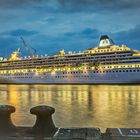 "Crystal Symphony" an der Ausrüstungspier der Lloyd Werft