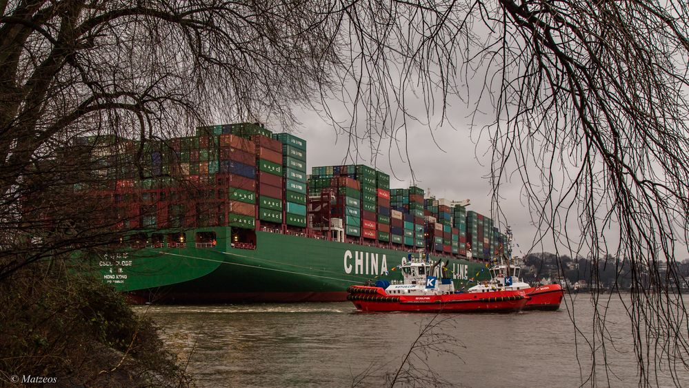 CSCL Globe - Erste Piroutte in Hamburg