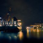 CSCL Globe im Hamburger Hafen