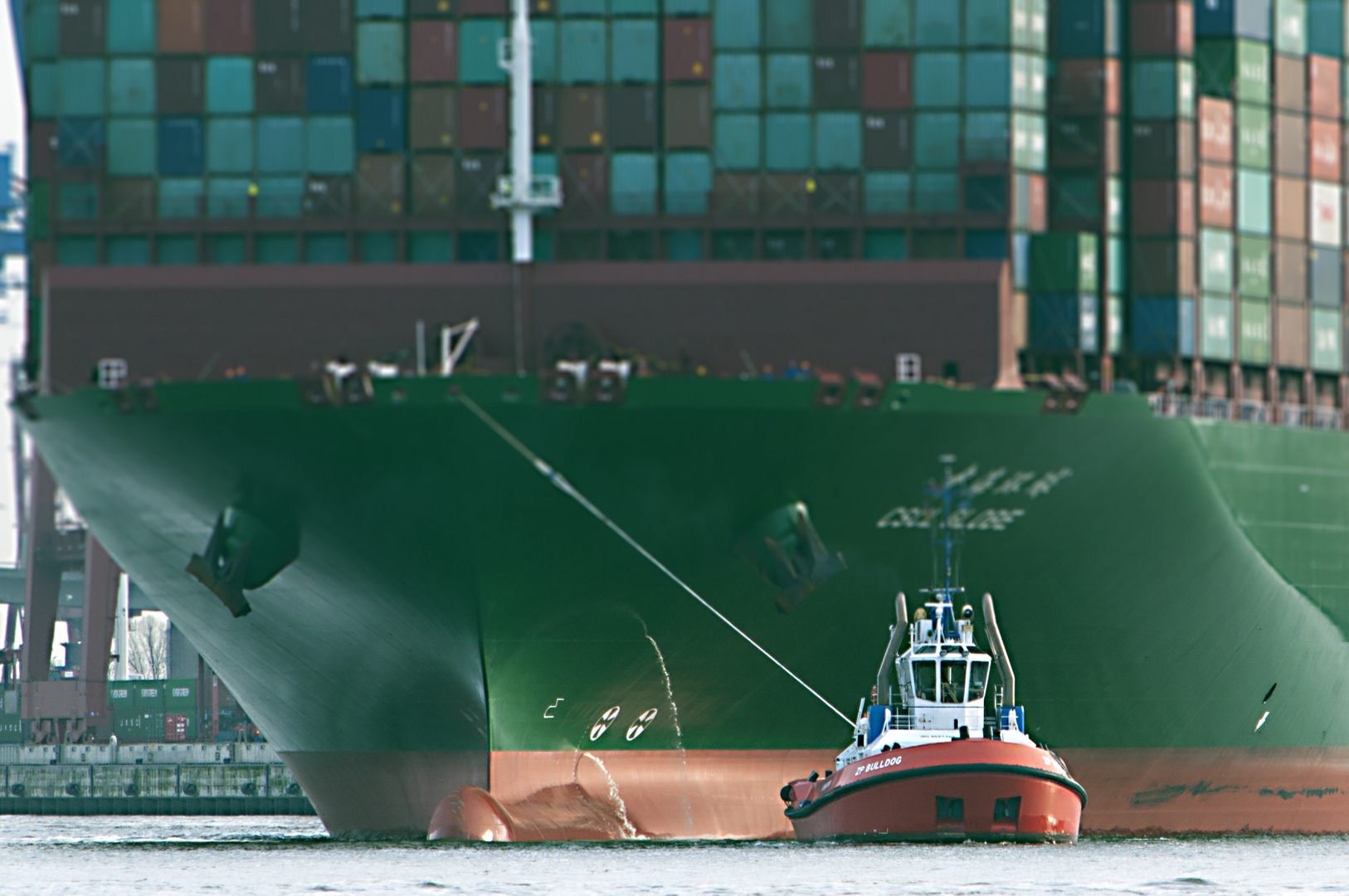 CSCL Globe verlässt Hamburg