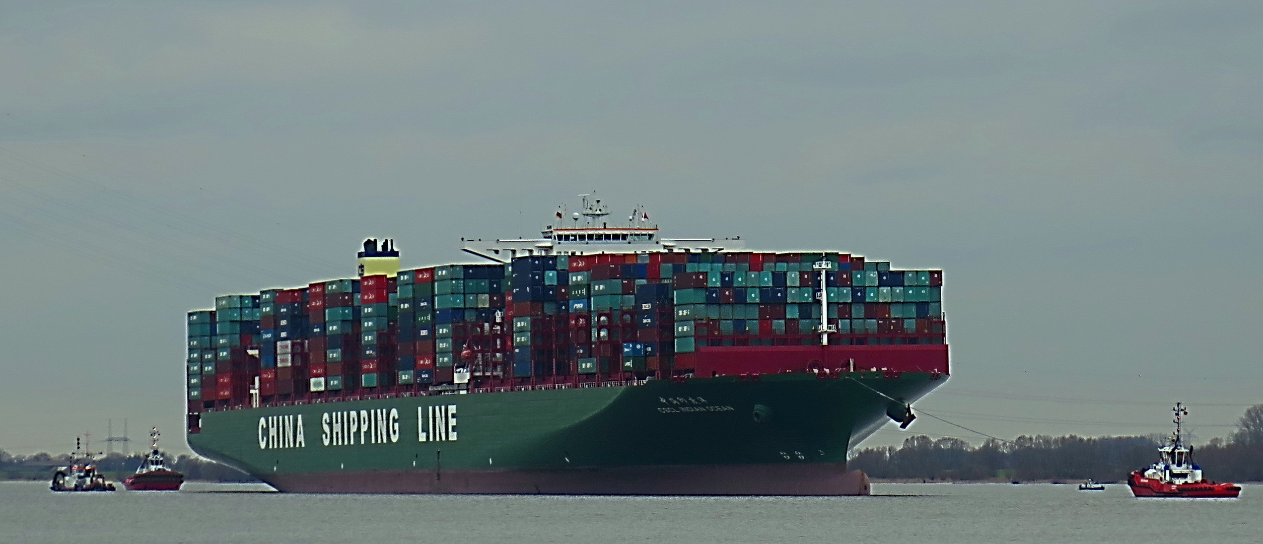 CSCL Indian Ocean auf der Elbe