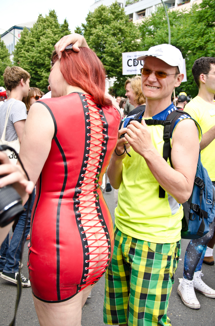 CSD 2013 Latex - eng geschnürt