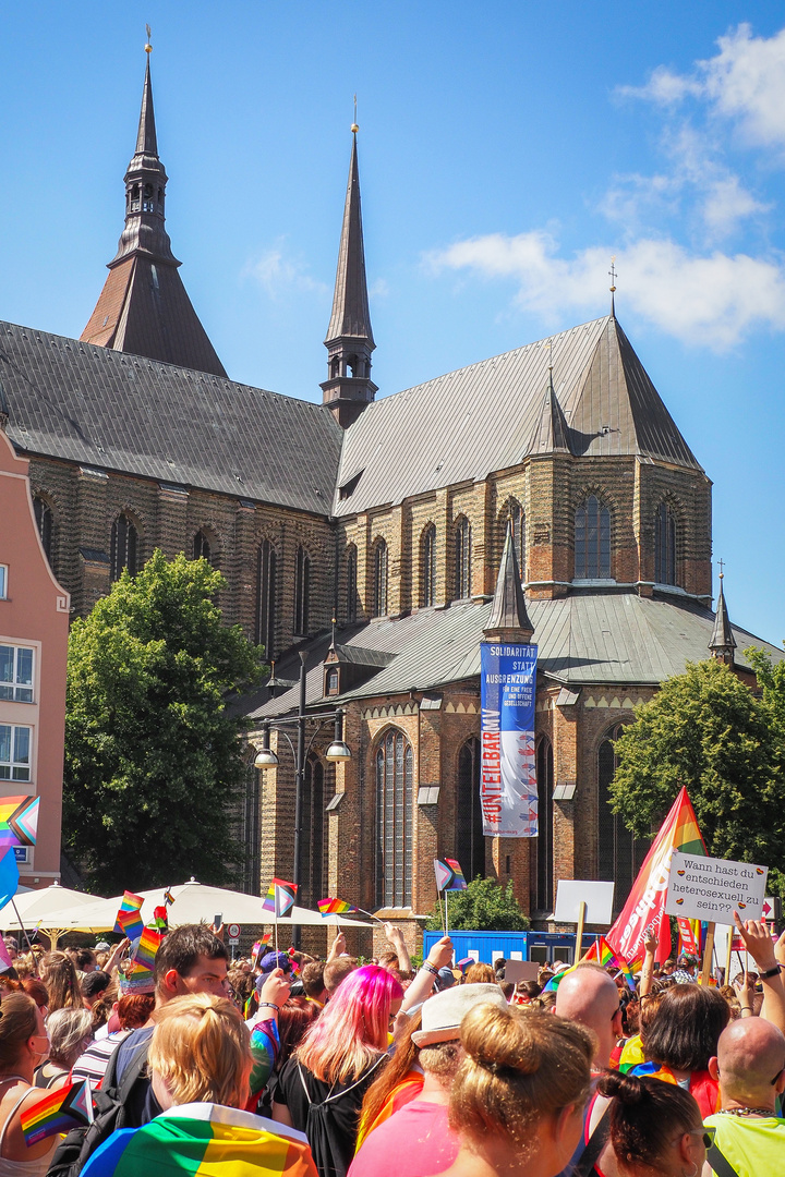 CSD 2021 in Rostock: demonstrativ bunt