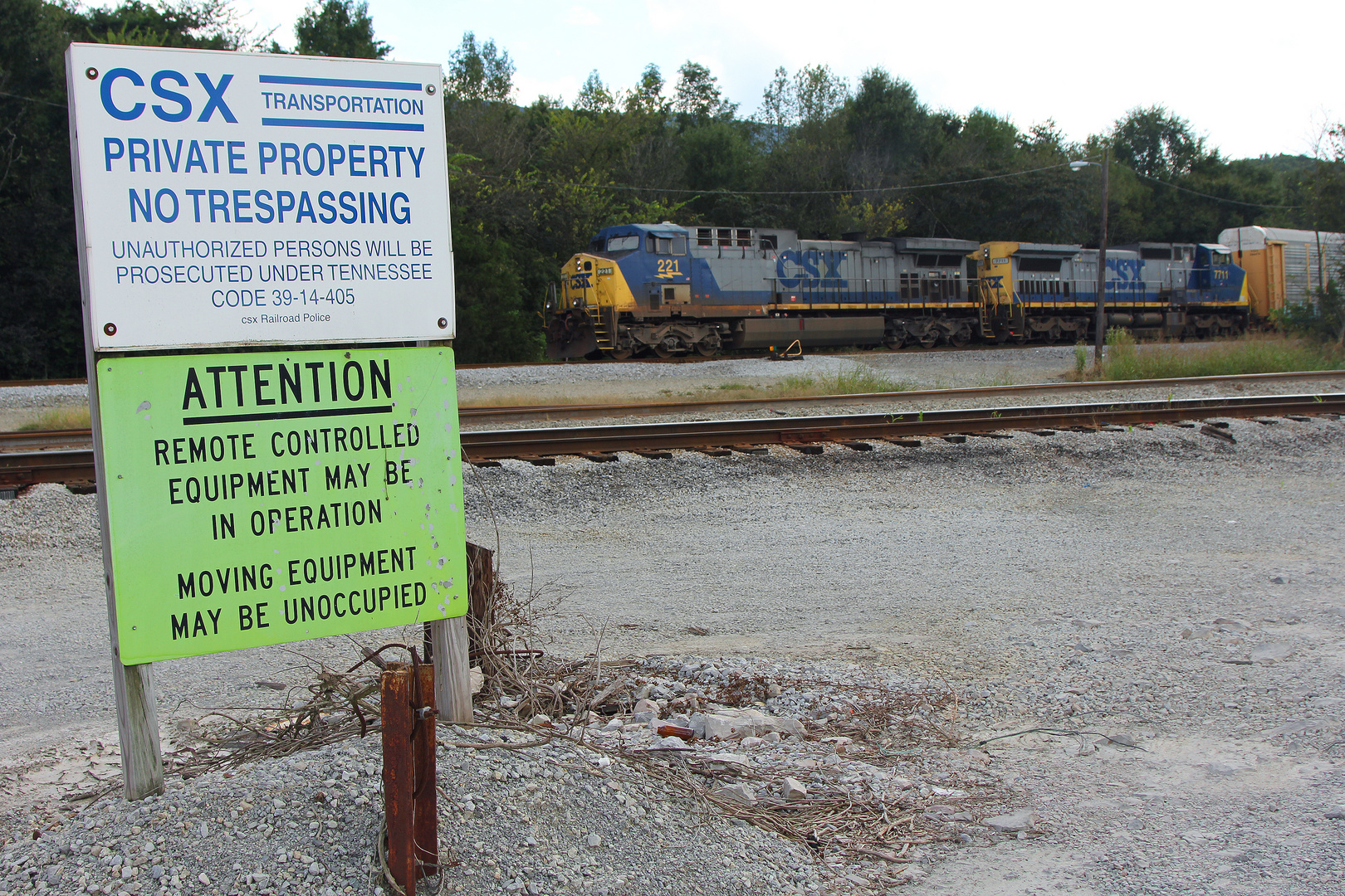 CSX#221 GE AC44CW, CSX#7711 GE C40-8, Remote Control,No Trespassing, CSX Railroad Police, TN.USA