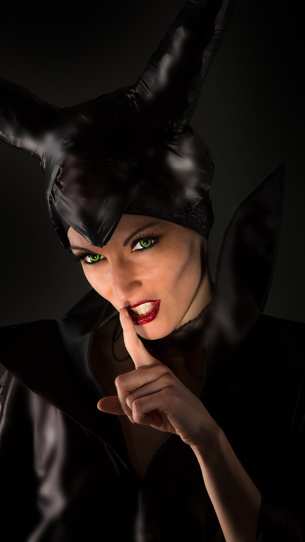 * CTK 6 * ... Pssst we are in midst of takes for "Maleficent" ...