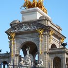 Cuadriga con figura femenina.