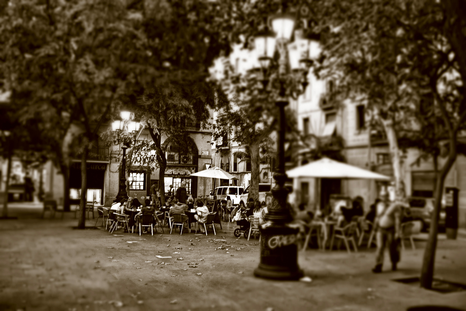 Cuando lo cotidiano se vuelve mágico. Plaça d'Osca, Barcelona