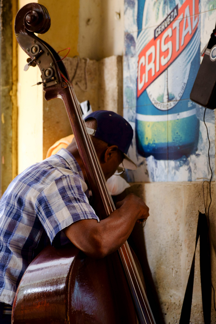 Cuba | A musician playing at a restaurant 