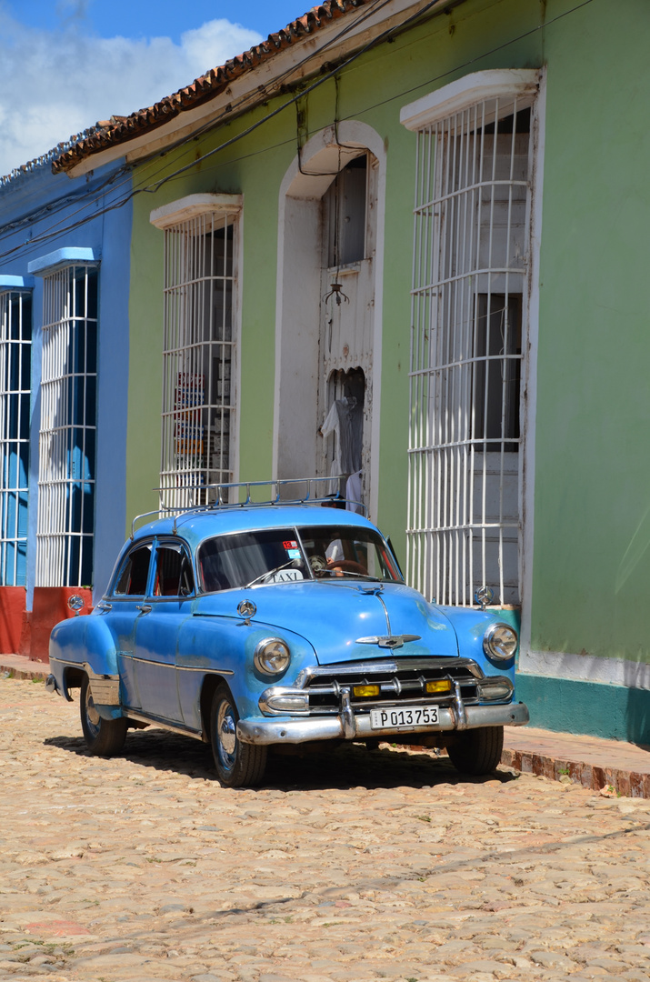 Cuba - Chevrolet Bel Air in Trinidad (November 2014)