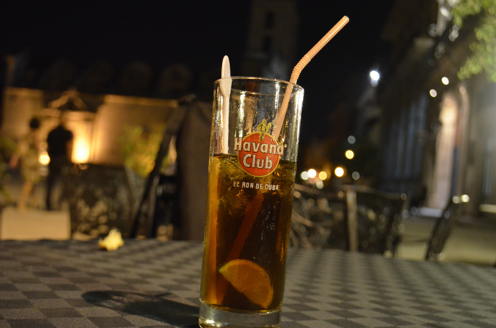 Cuba Libre - Abends auf dem Plaza de San Francisco in Havanna