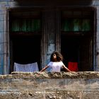 Cuba | Mirando desde un balcón