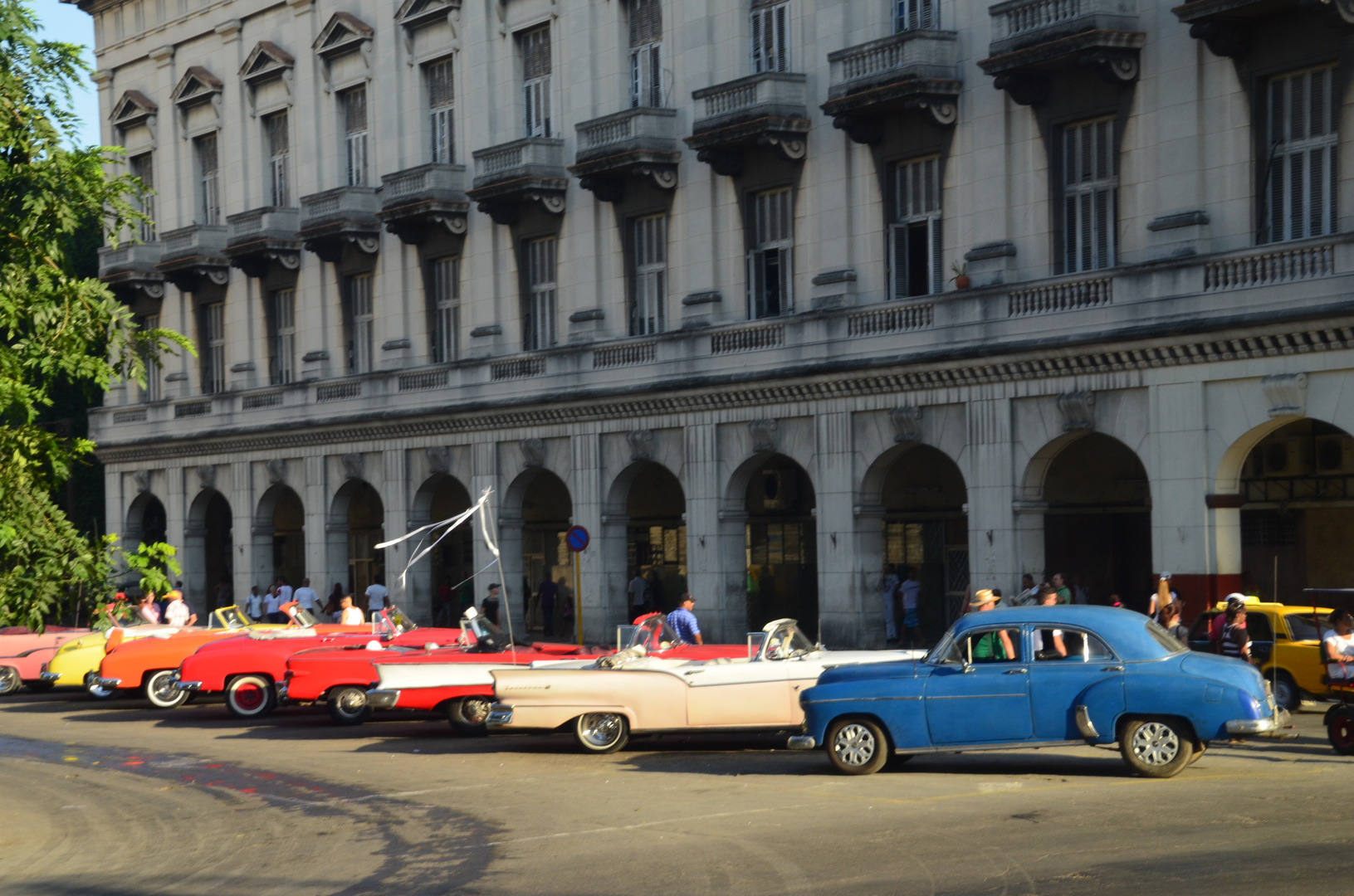 Cuba - Oldtimer am Parque Central in der Altstadt von Havanna (November 2014)