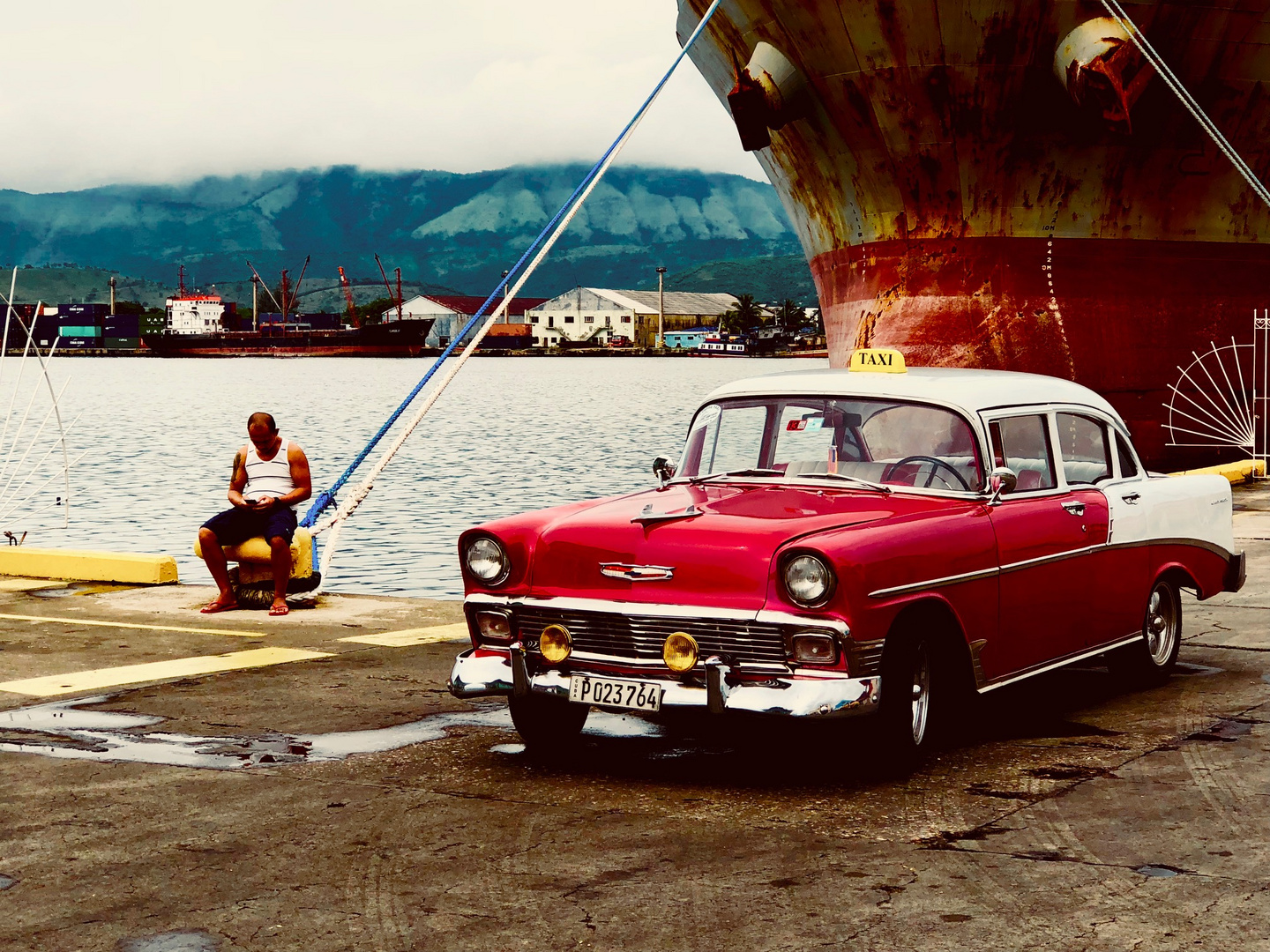 Cuba-Oldtimer m Schiff