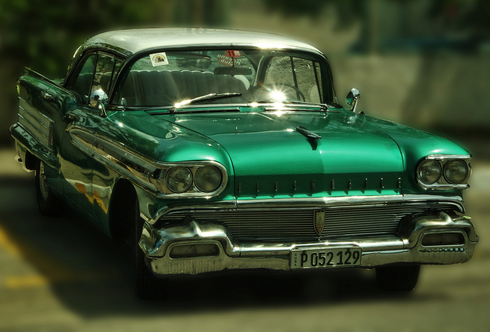 Cuban cars: Green Oldsmobile