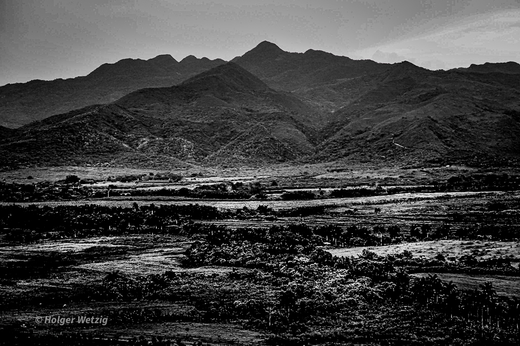 Cuban landscape „Valle de los ingenious“ in monochrome 