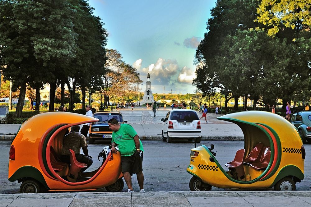 Cuban motor trishaws Parque Martires des 71