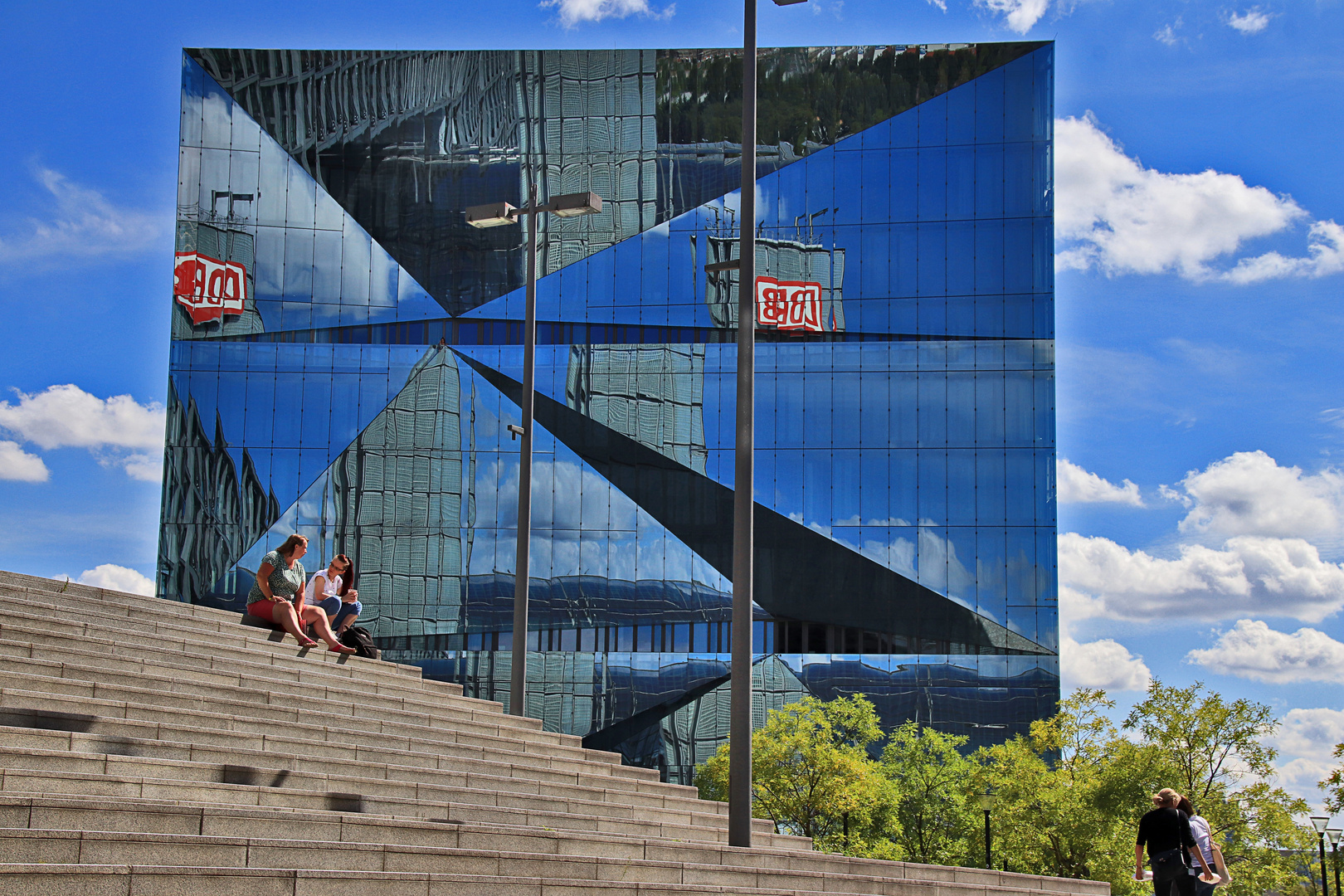 cube-berlin verspiegelt....