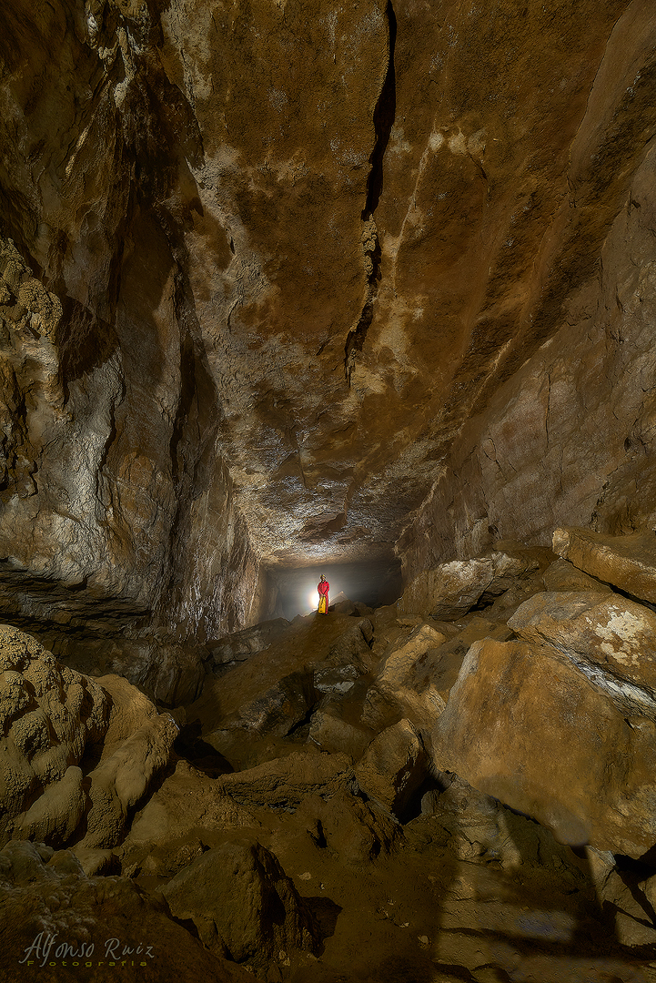 Cueva de los Tocinos, Ampuero