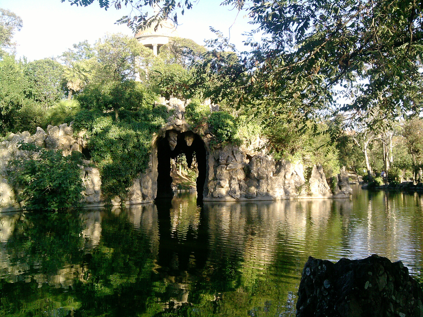 Cueva y verdes