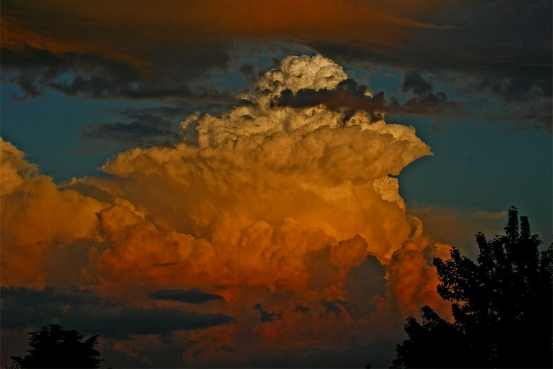 Cumulonimbus sur le Mont-Blanc en début de soirée