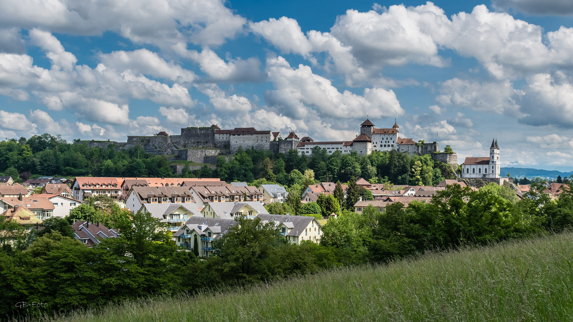 Cumulus über Aarburg