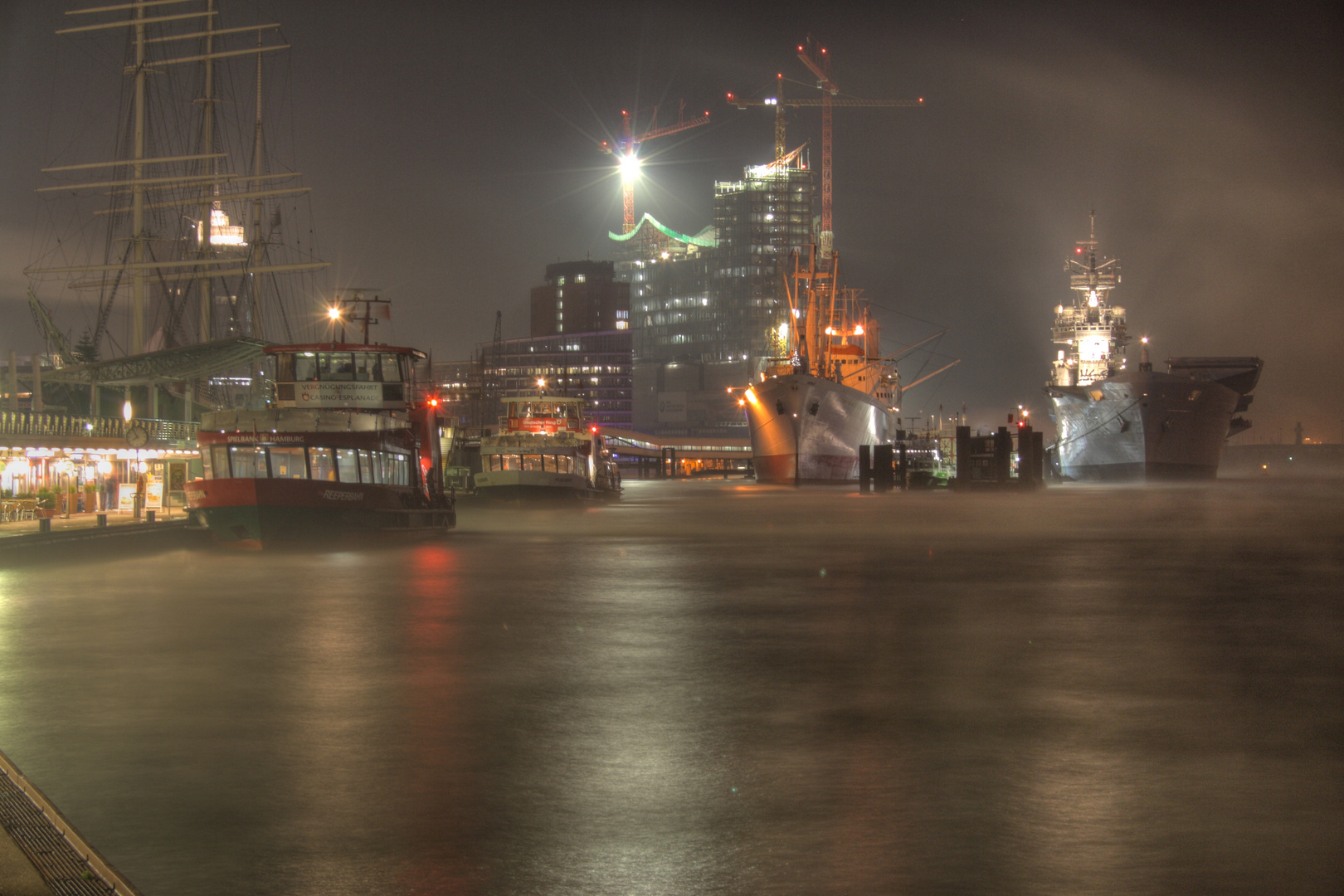 Cup San Diego & Ark Royal im Hamburger Hafen