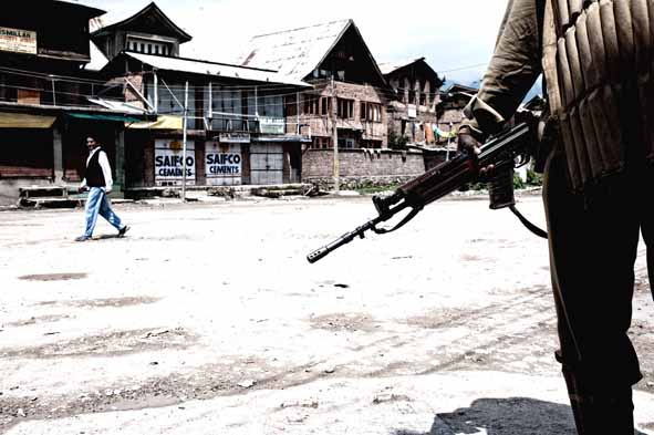 curfew in rainakari, srinagar