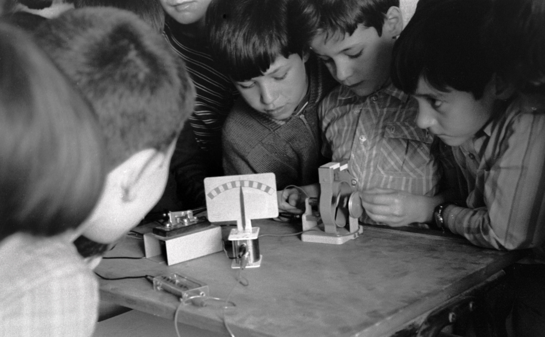 CURIOSIDAD  INFANTIL  POR  LAS  TECNOLOGÍAS  EN  LOS  AÑOS  70