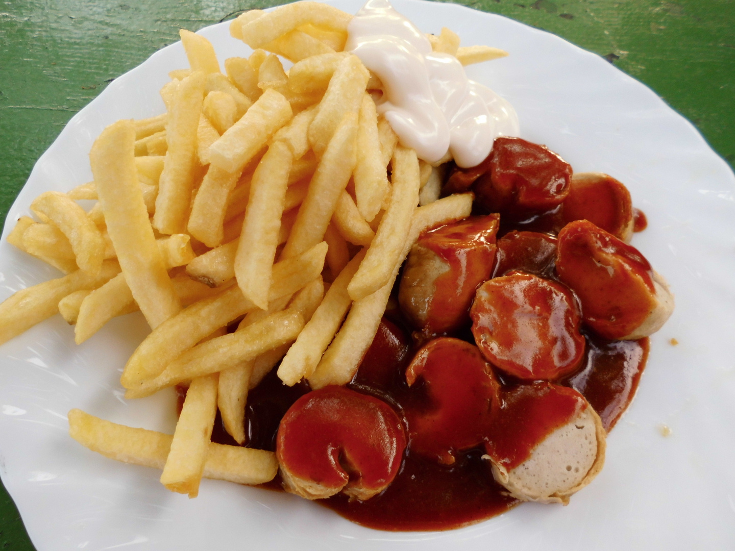 Currywurst-Pommes