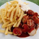 Currywurst-Pommes