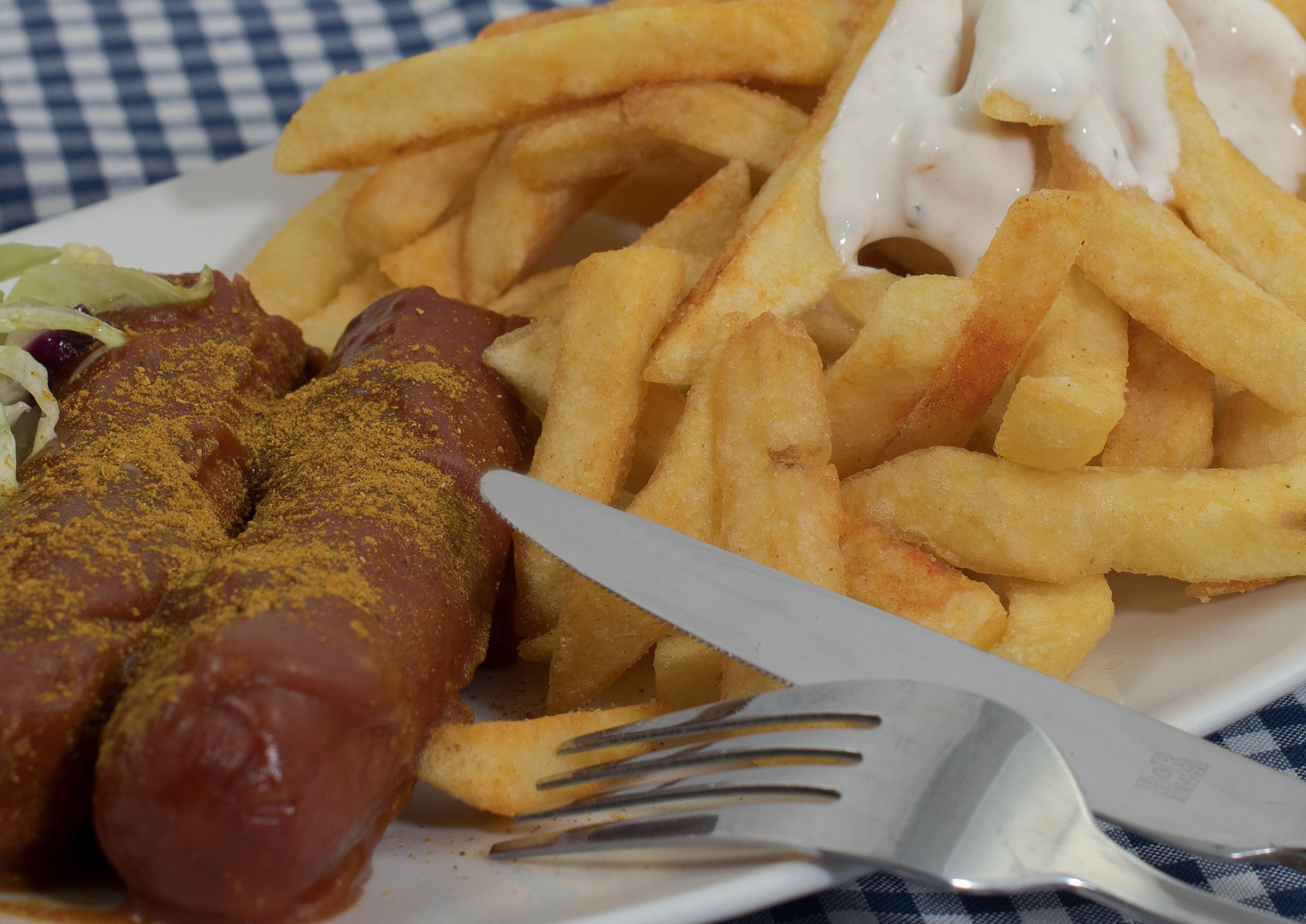 Currywurst Pommes