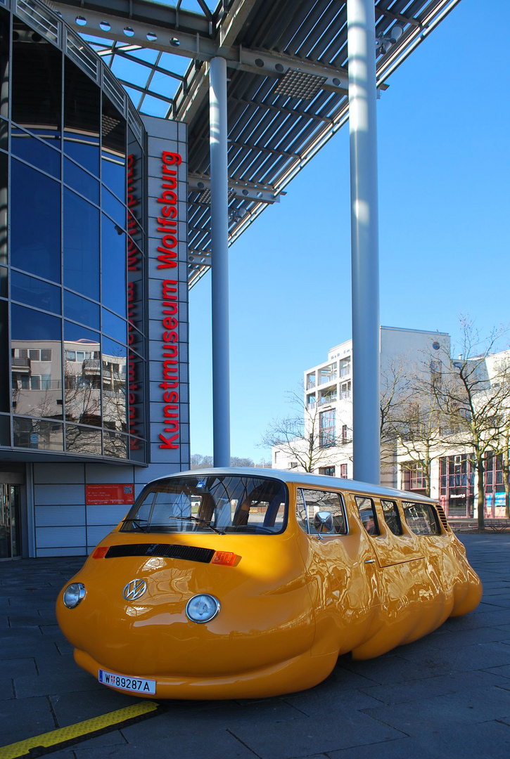 Currywurstauto vor Kunstmuseum