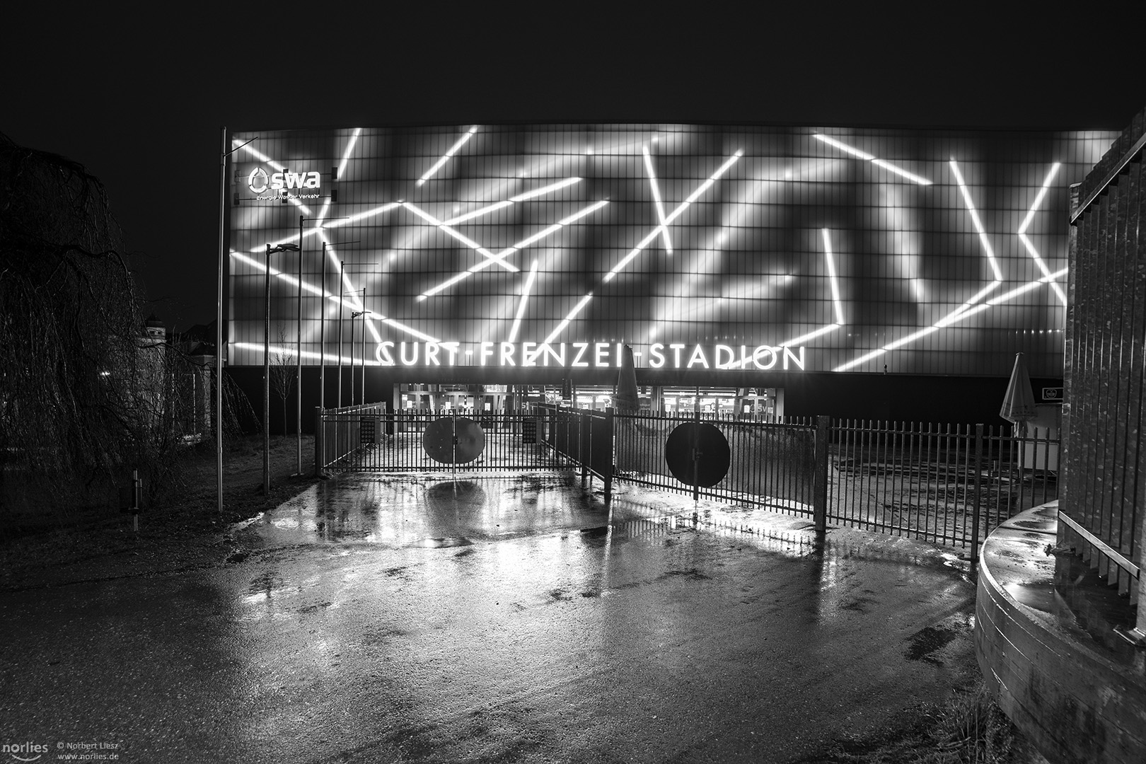 Curt-Frenzel-Stadion am Abend