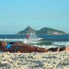 Curtindo o Sol. Curtindo o mar. - Enjoying the Sun. Enjoying the Sea. / Serie: Life in Rio.