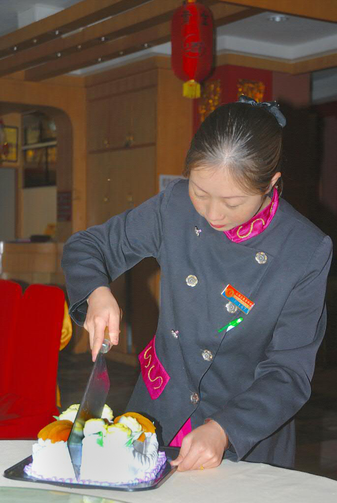 Cutting the cake the Chinese way