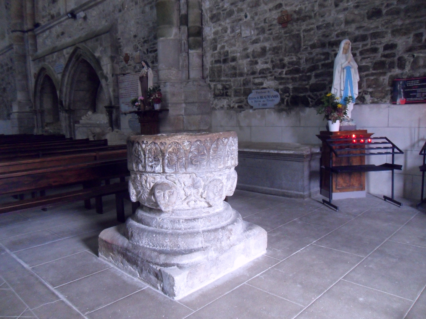 Cuve baptismale monolithe, Abbaye de Léhon