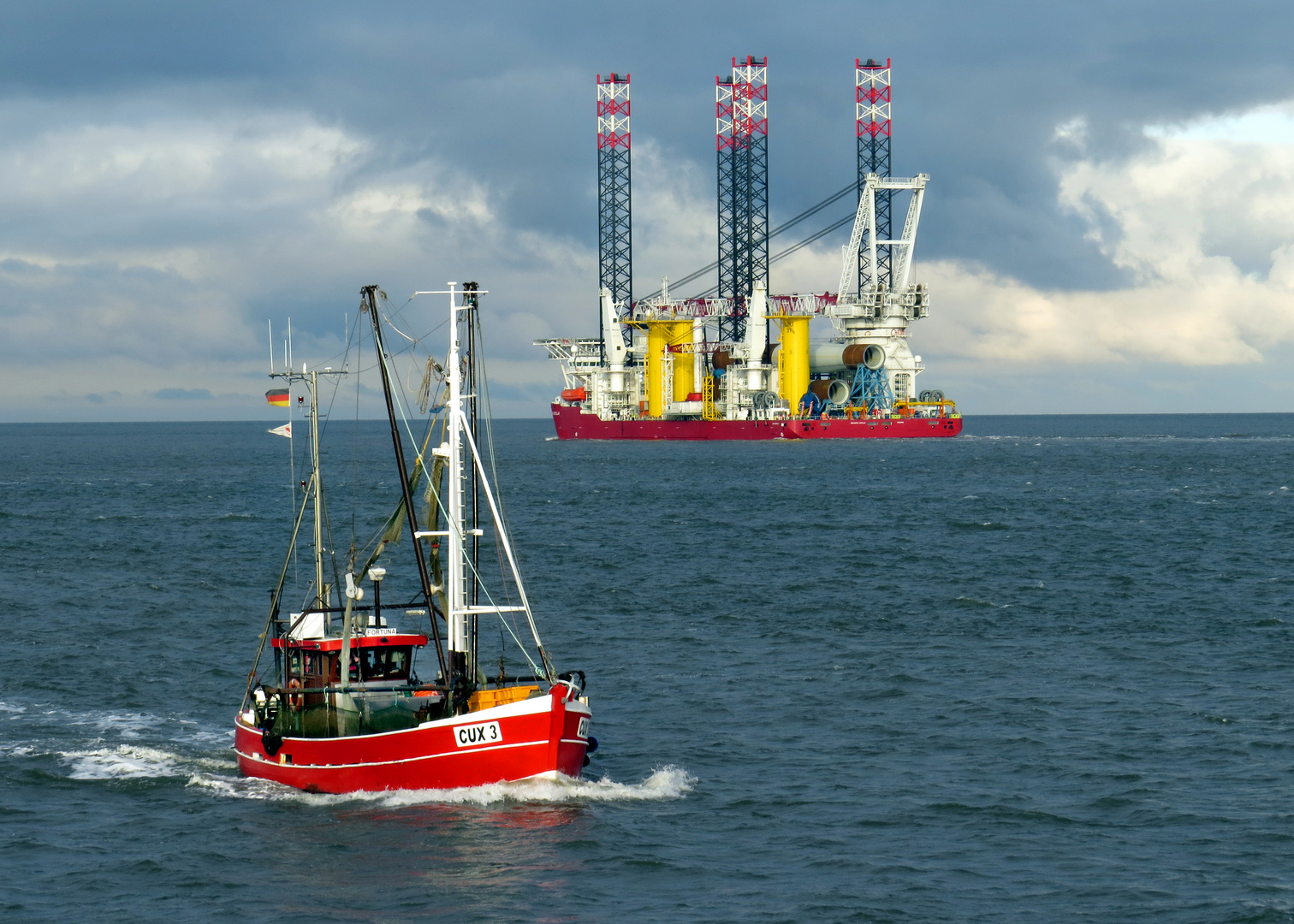 CUX 3, Fortuna und Seajacks Scylla vor Grimmershörn